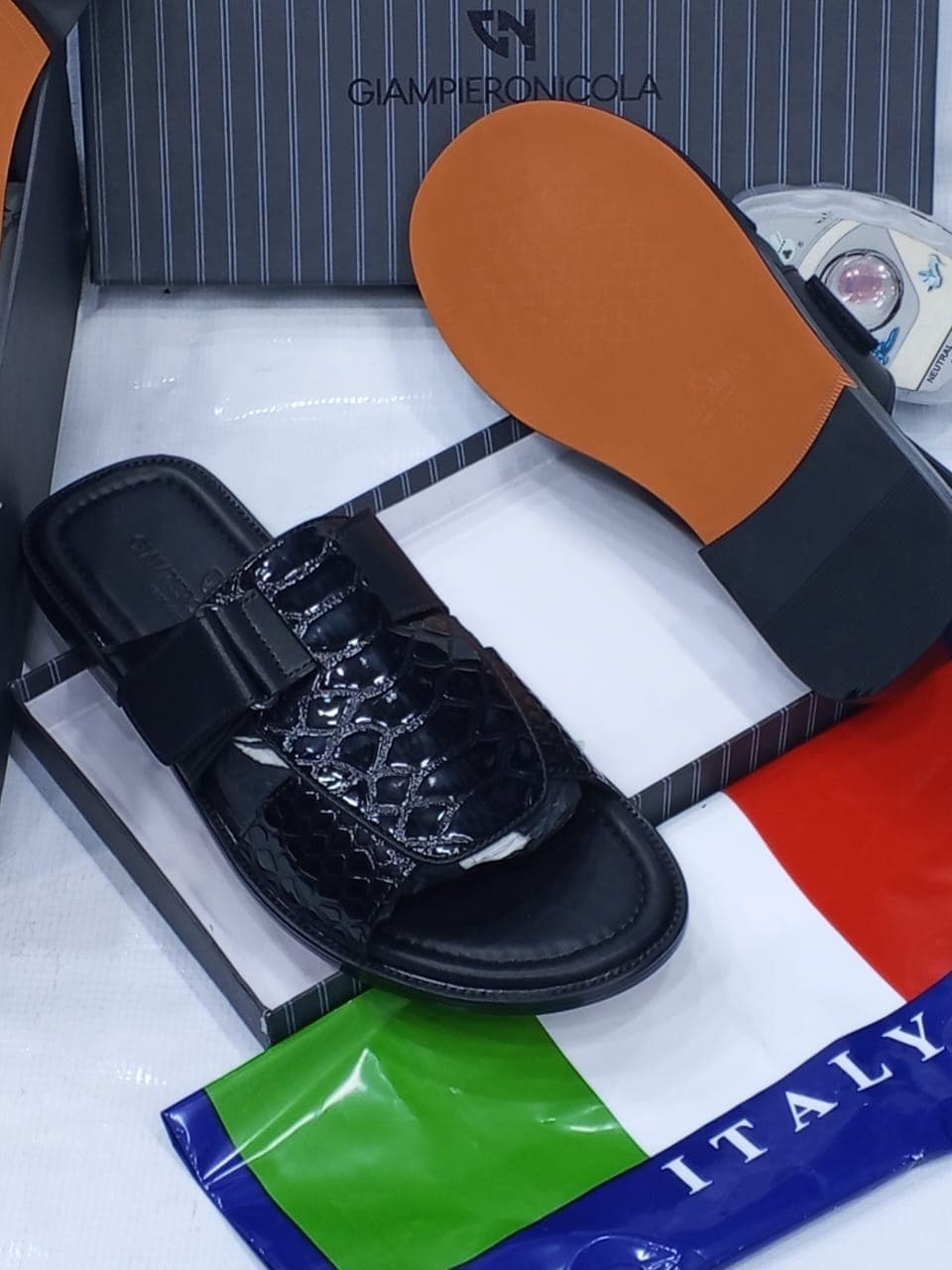 Lecce Textured Slide